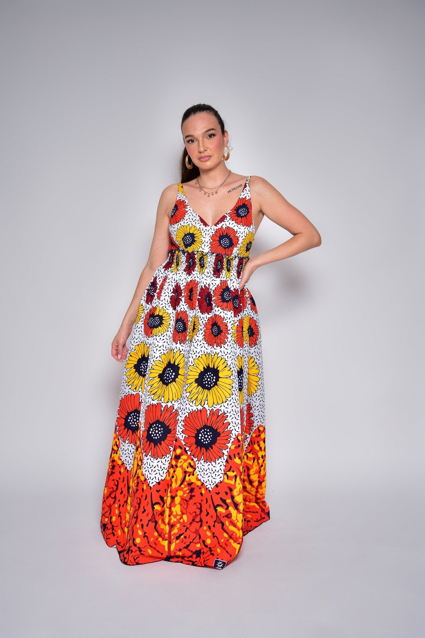 Longue robe dos nu fleurie à motifs fleuris en wax - AIDA - makomie