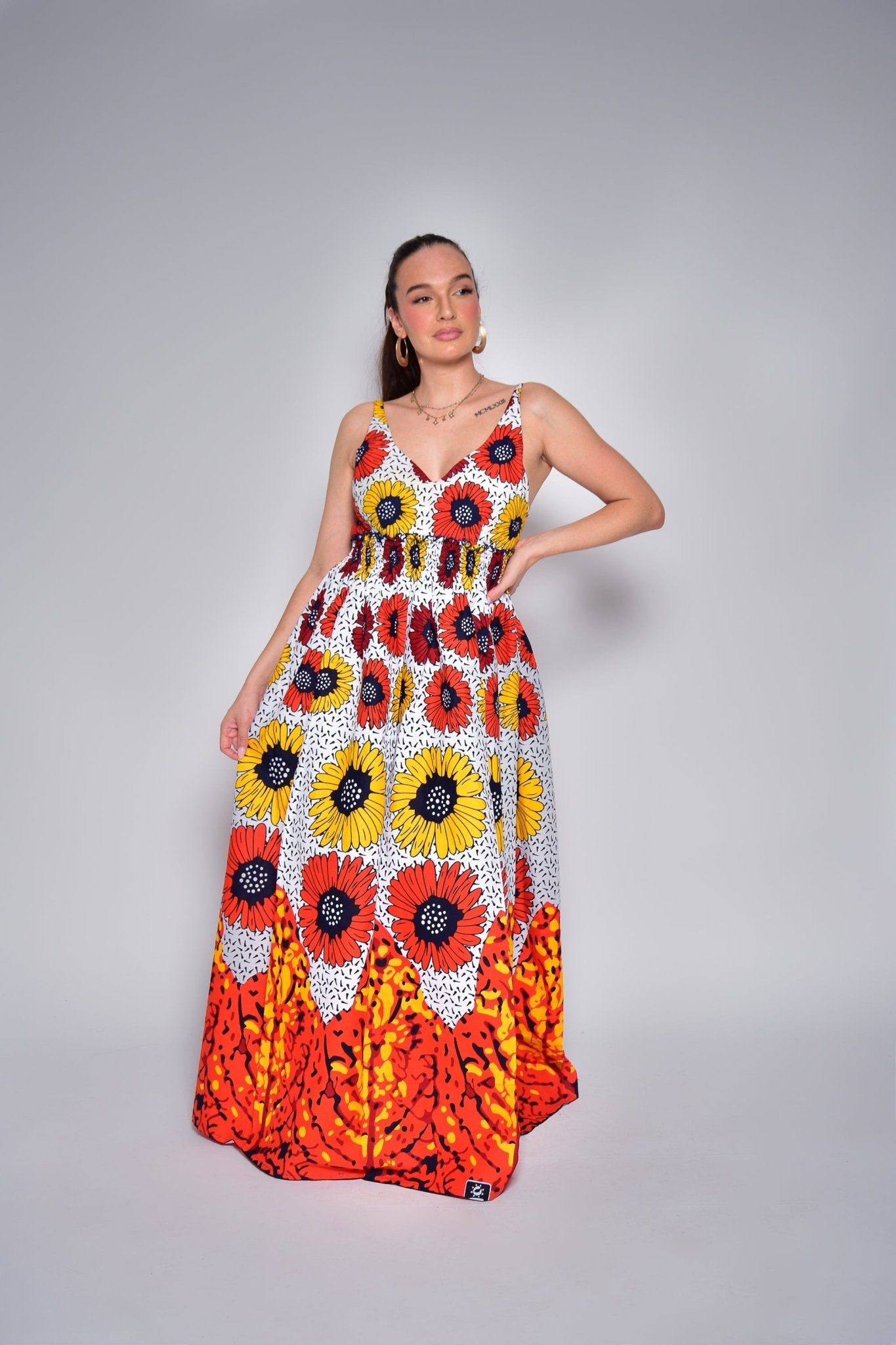 Longue robe dos nu fleurie à motifs fleuris en wax - AIDA - makomie