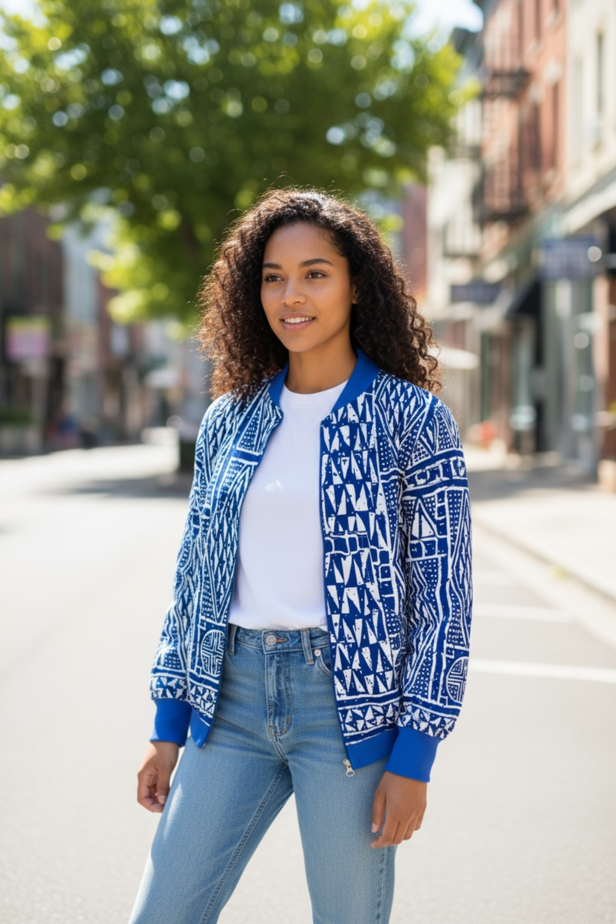 Bomber SÉNÉ en wax africain bleu, taille unique S à L, veste artisanale tendance Makomie