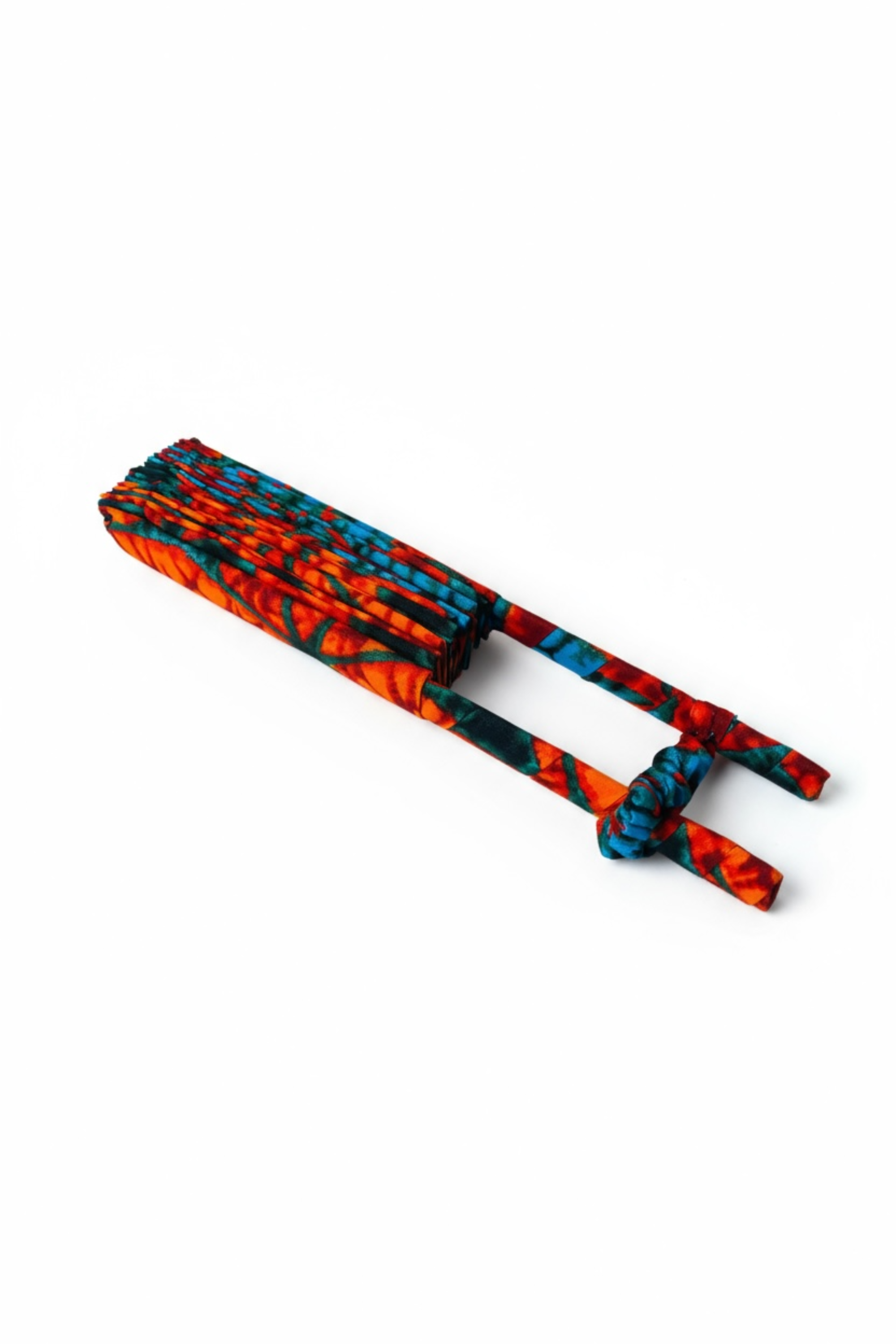 Éventail KAYA en wax africain orange et vert, accessoire artisanal pliable Makomie