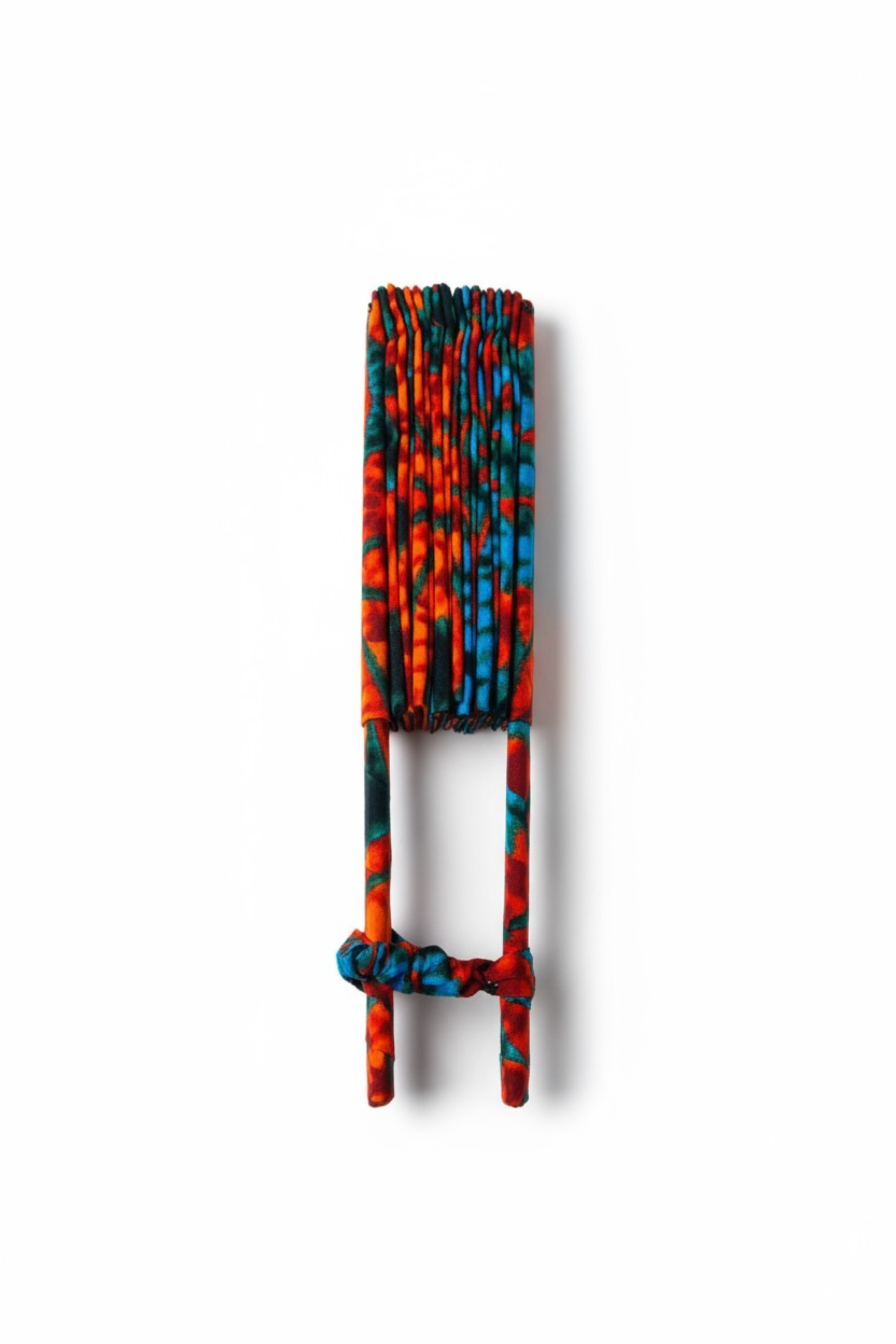 Éventail KAYA en wax africain orange et vert, accessoire artisanal pliable Makomie