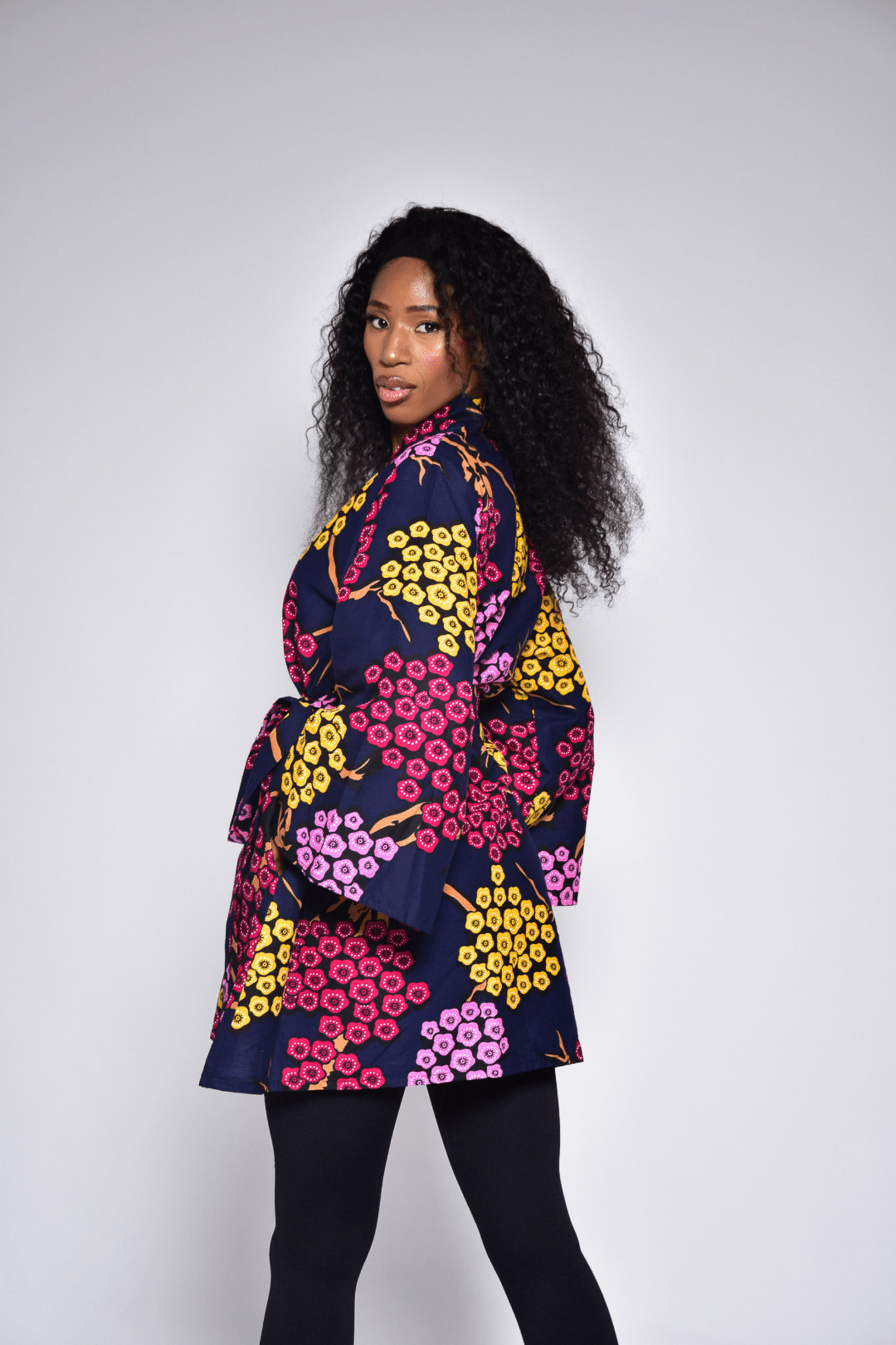 Kimono ALIZÉ à motifs fleurs – Veste mi - longue femme en wax fait main - makomie