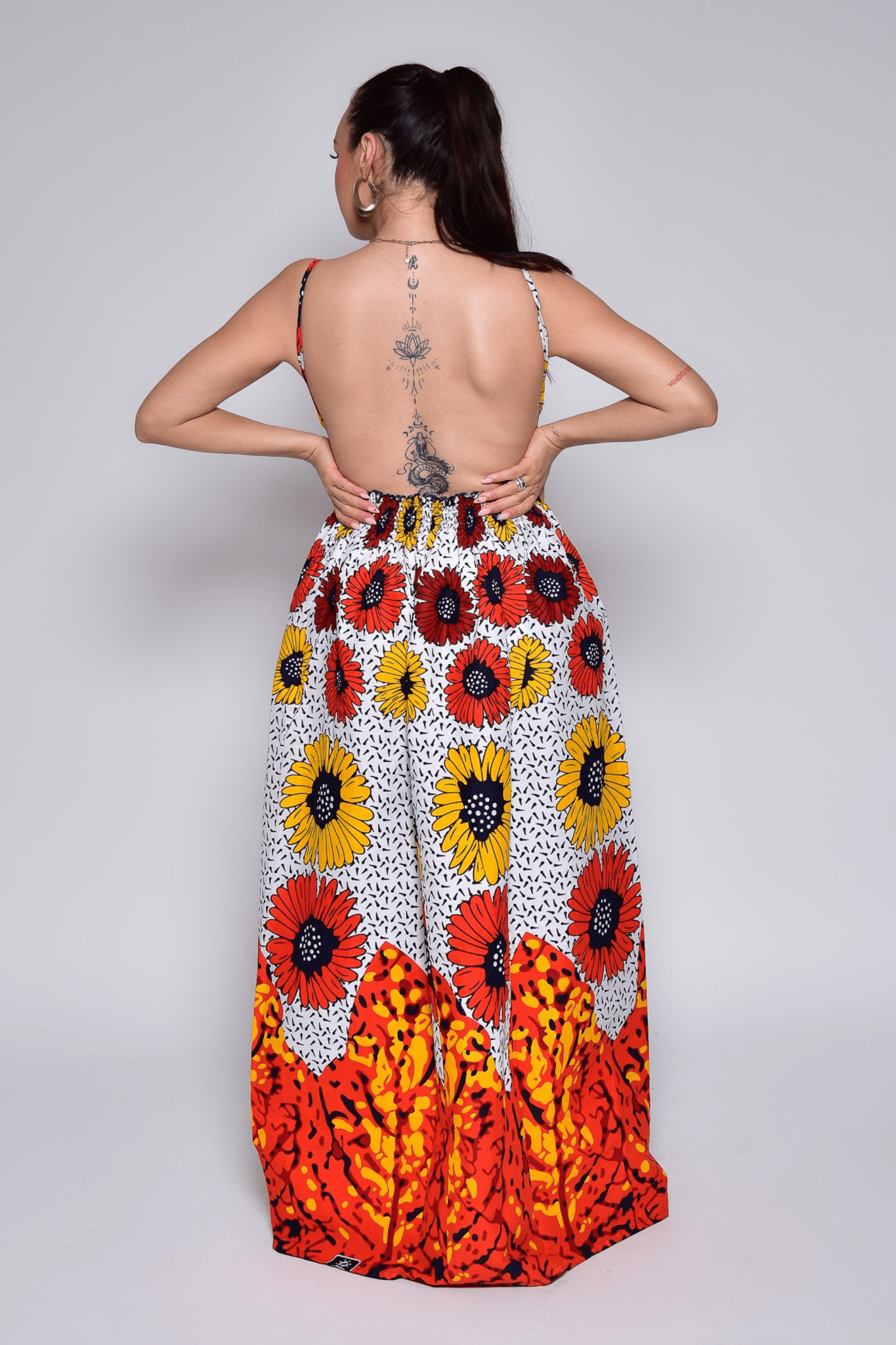 Longue robe dos nu fleurie à motifs fleuris en wax - AIDA - makomie