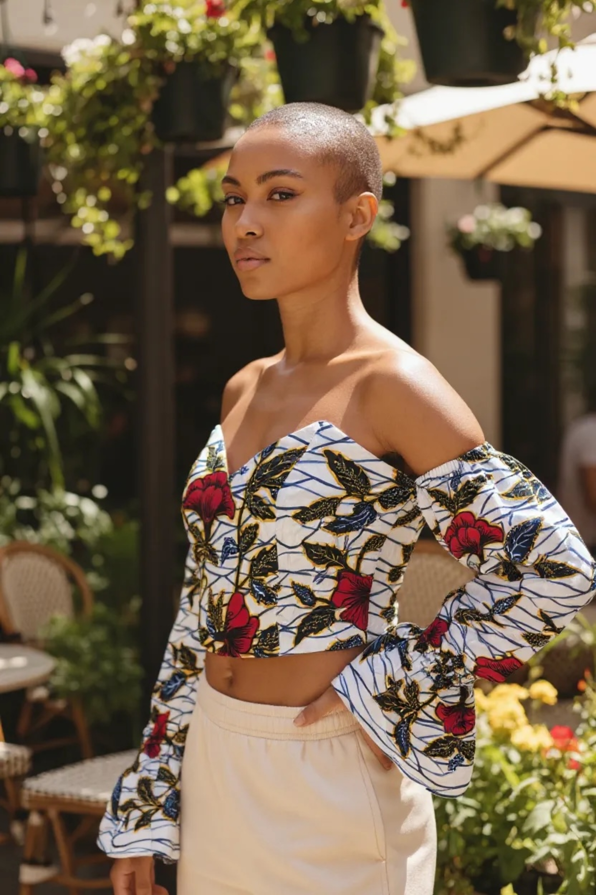Crop top BINTA en wax à manches bouffantes – imprimé fleuri