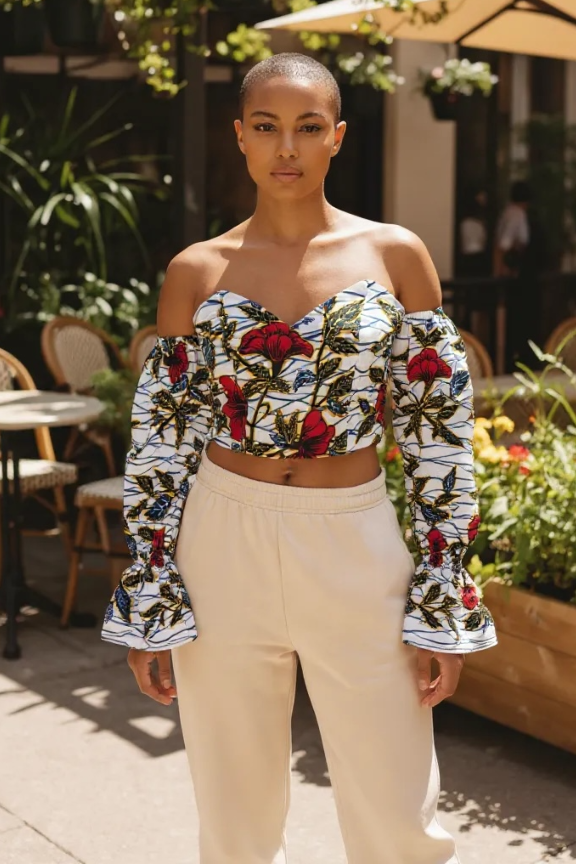 Crop top BINTA en wax à manches bouffantes – imprimé fleuri