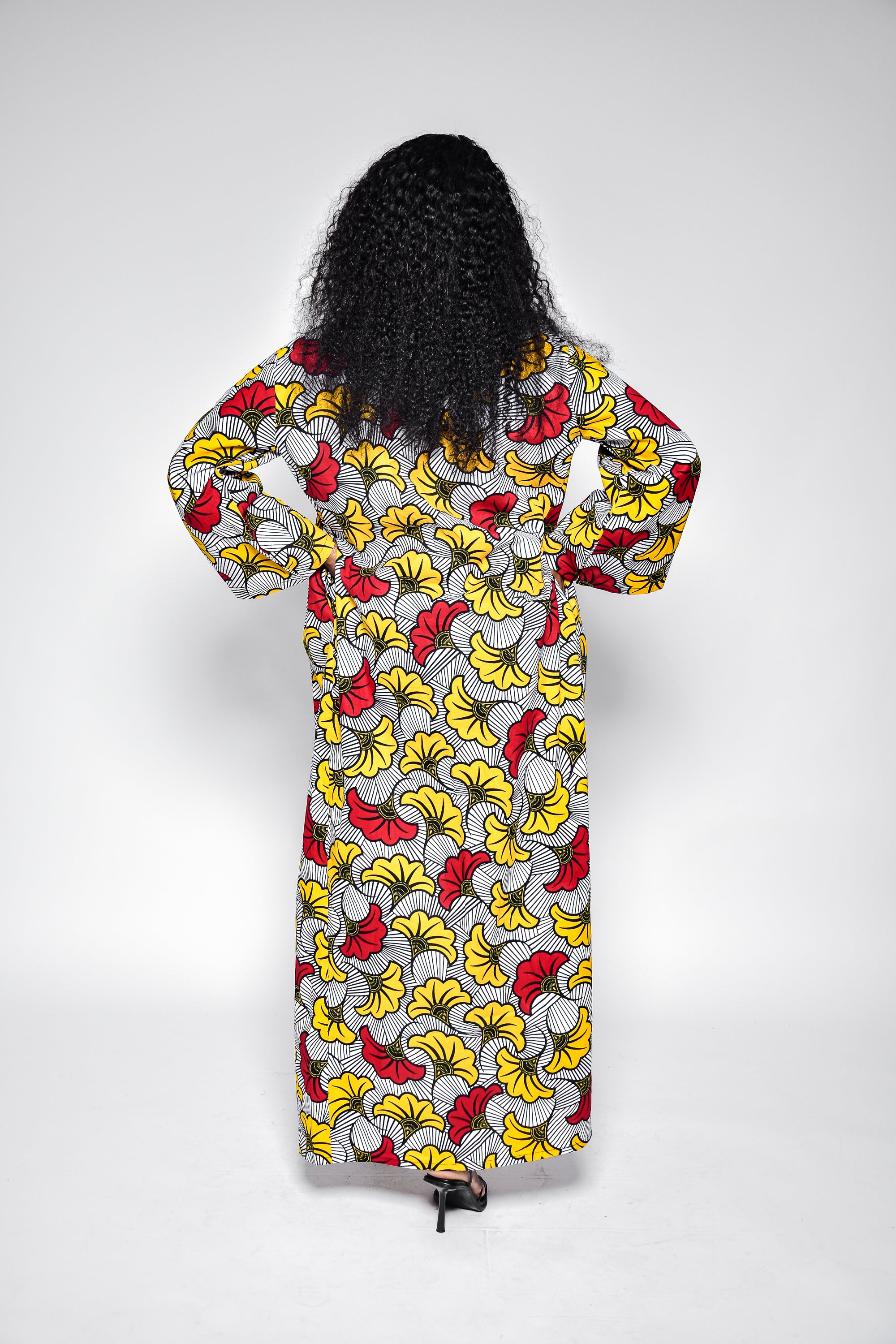 Kimono ALIX en wax à imprimé fleurs de mariage – vue de dos, veste femme fait main Makomie