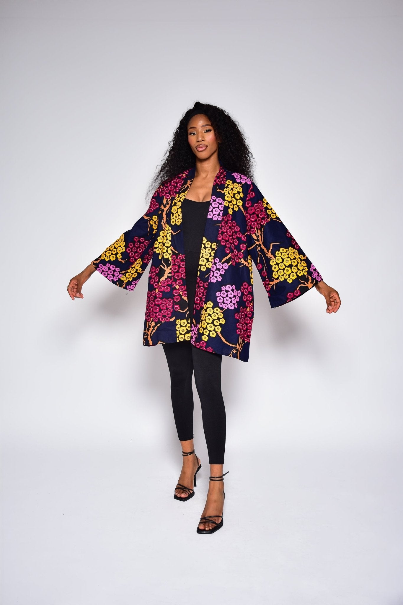 Kimono ALIZÉ à motifs fleurs – Veste mi - longue femme en wax fait main - makomie