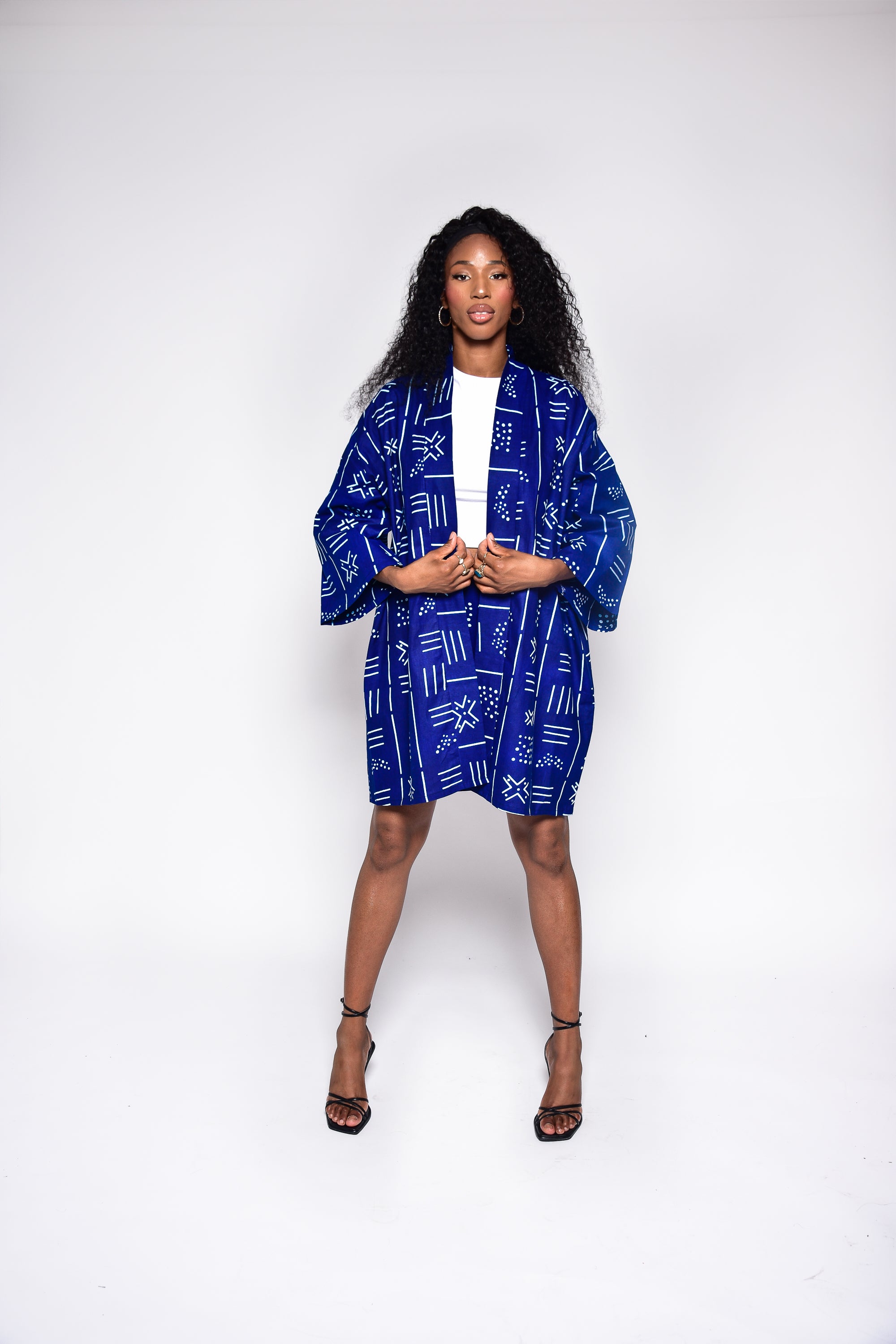 Kimono FANNY en wax imprimé africain – vue de face, veste mi-longue femme fait main Makomie