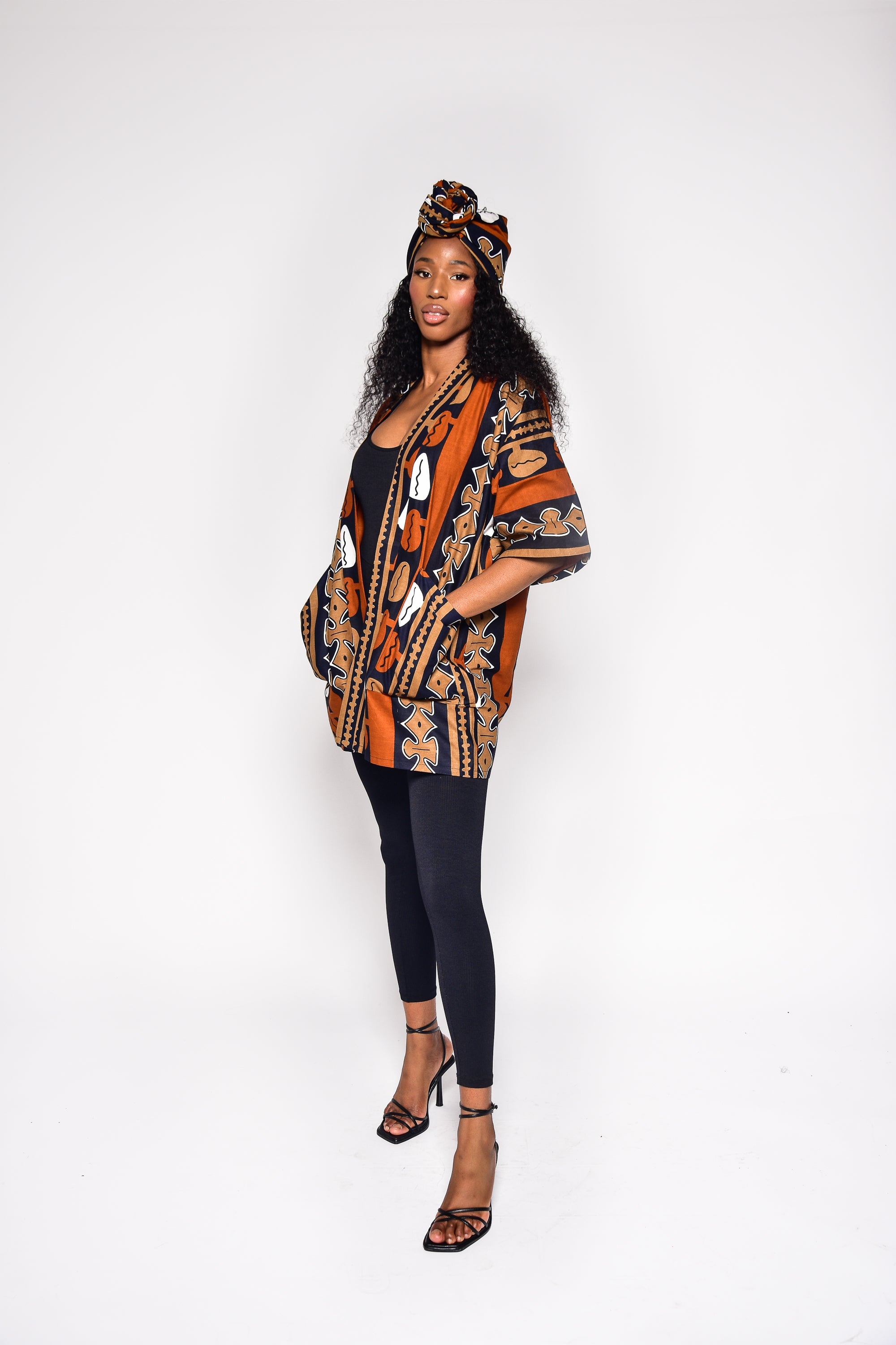 Kimono HELEN en wax imprimé africain – vue de profil, kimono femme artisanal