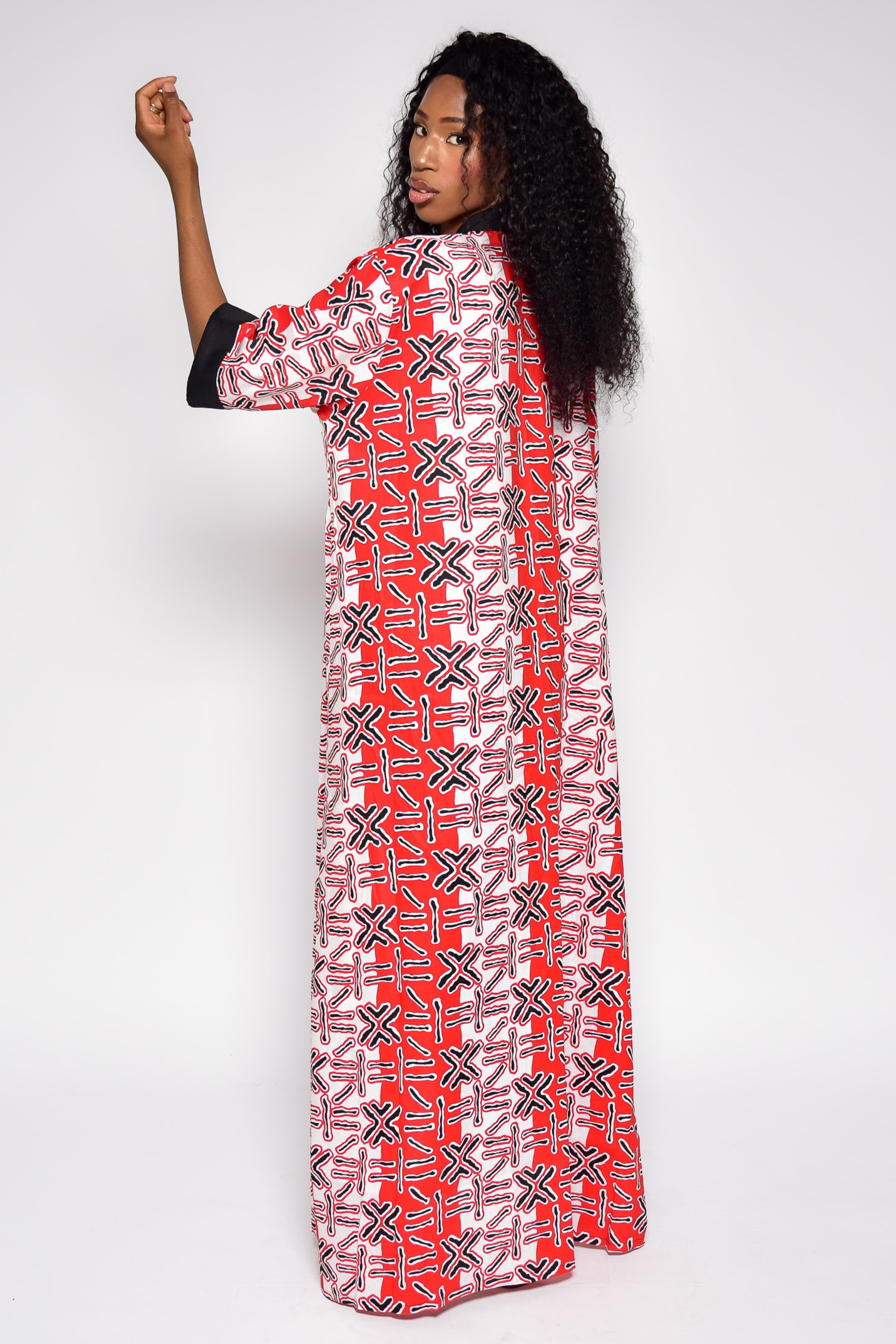 Kimono NOOR Rose en wax imprimé africain géométrique – vue de dos, veste longue artisanale Makomie