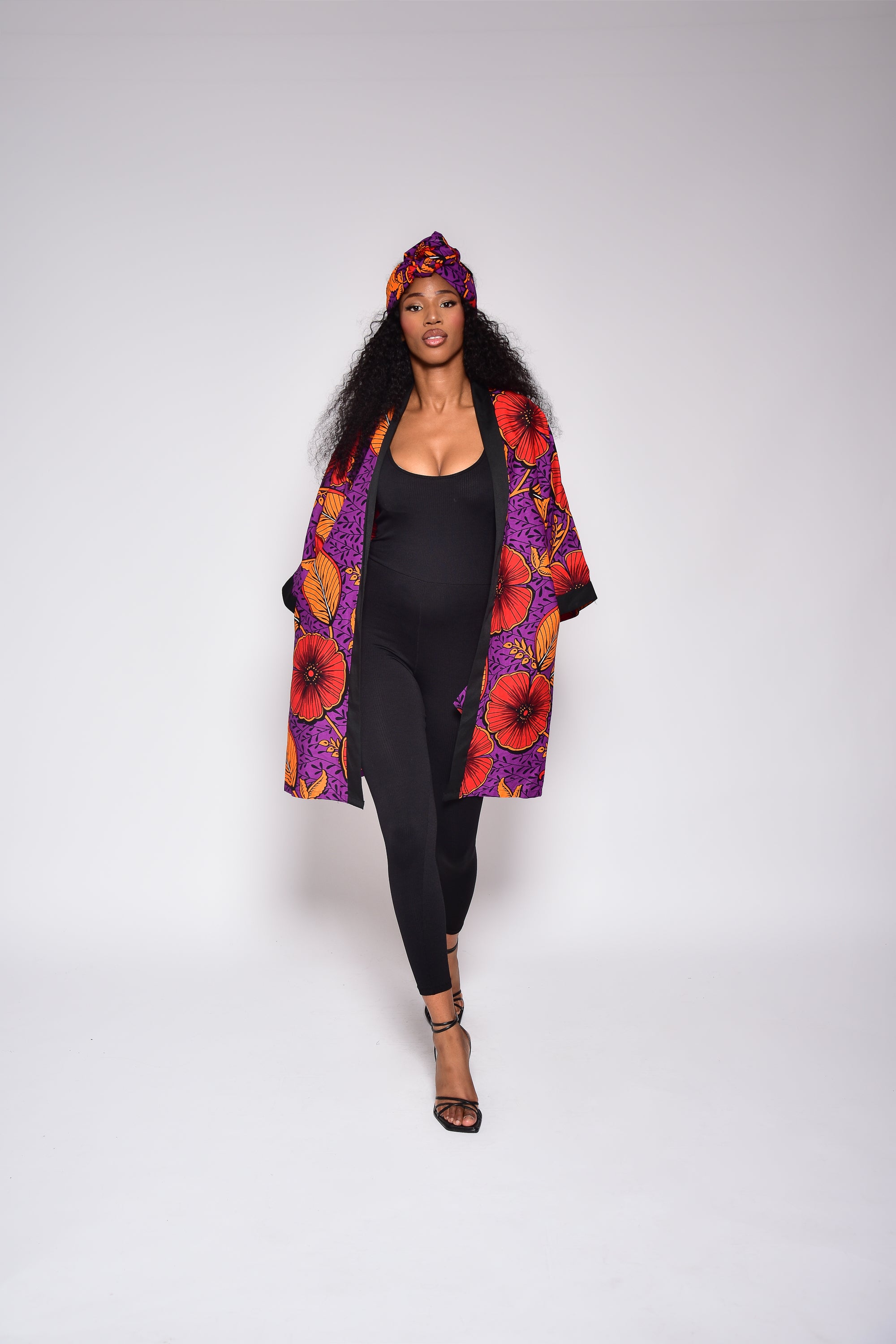Kimono en wax à motif fleurs – vue de face, confection artisanale Makomie
