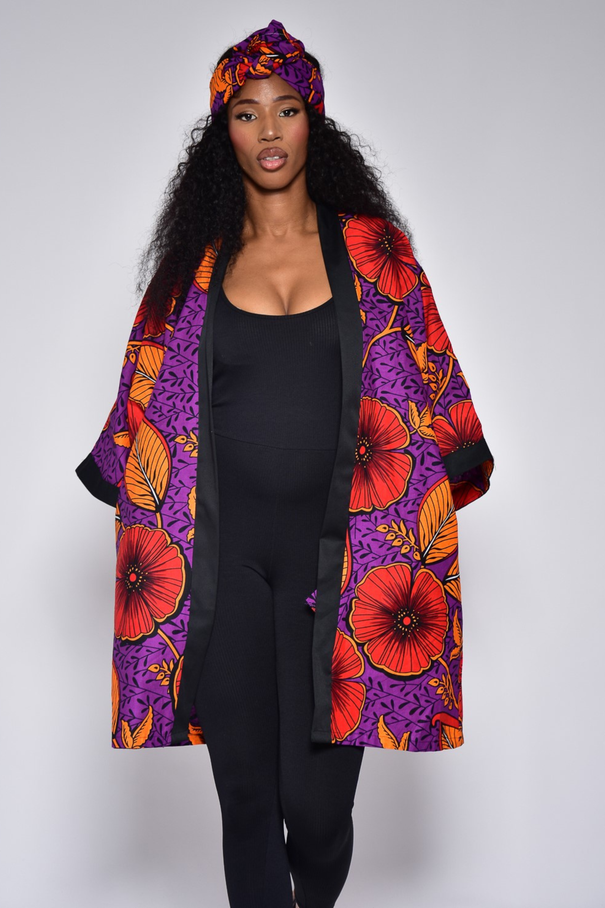 Kimono en wax à motif fleurs – vue de face, confection artisanale Makomie