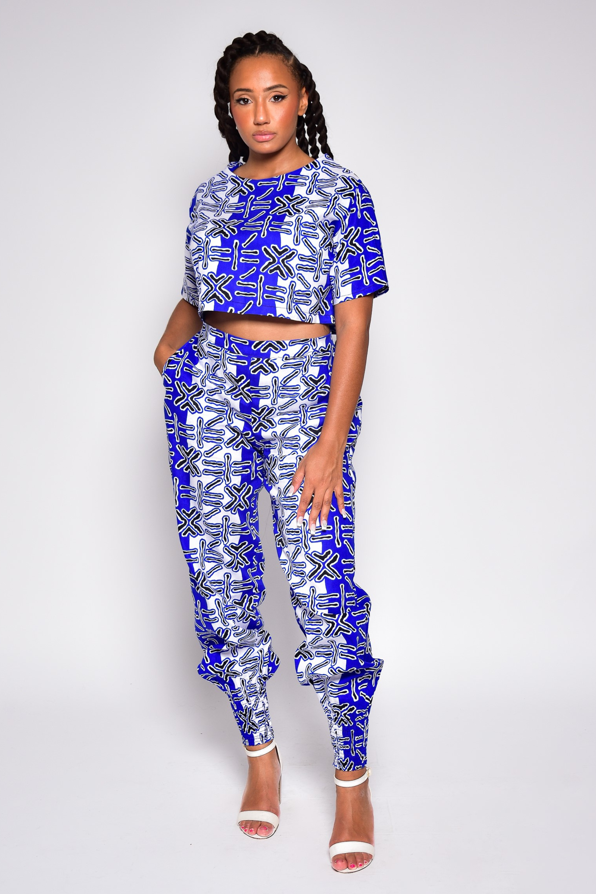 Pantalon TINA en wax imprimé africain – vue de face, taille haute femme fait main Makomie