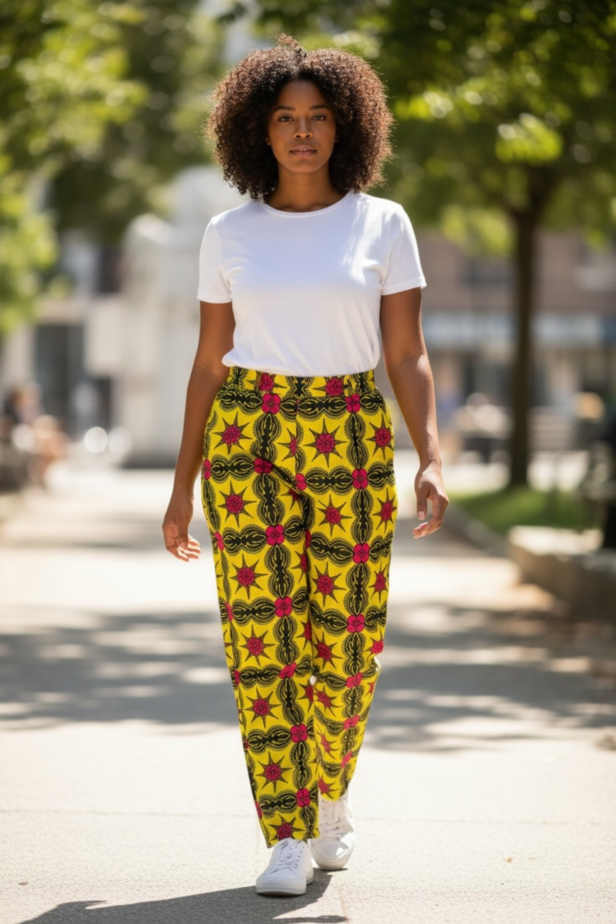 Pantalon TIYA taille haute en wax imprimé africain – vue de face, fait main Makomie