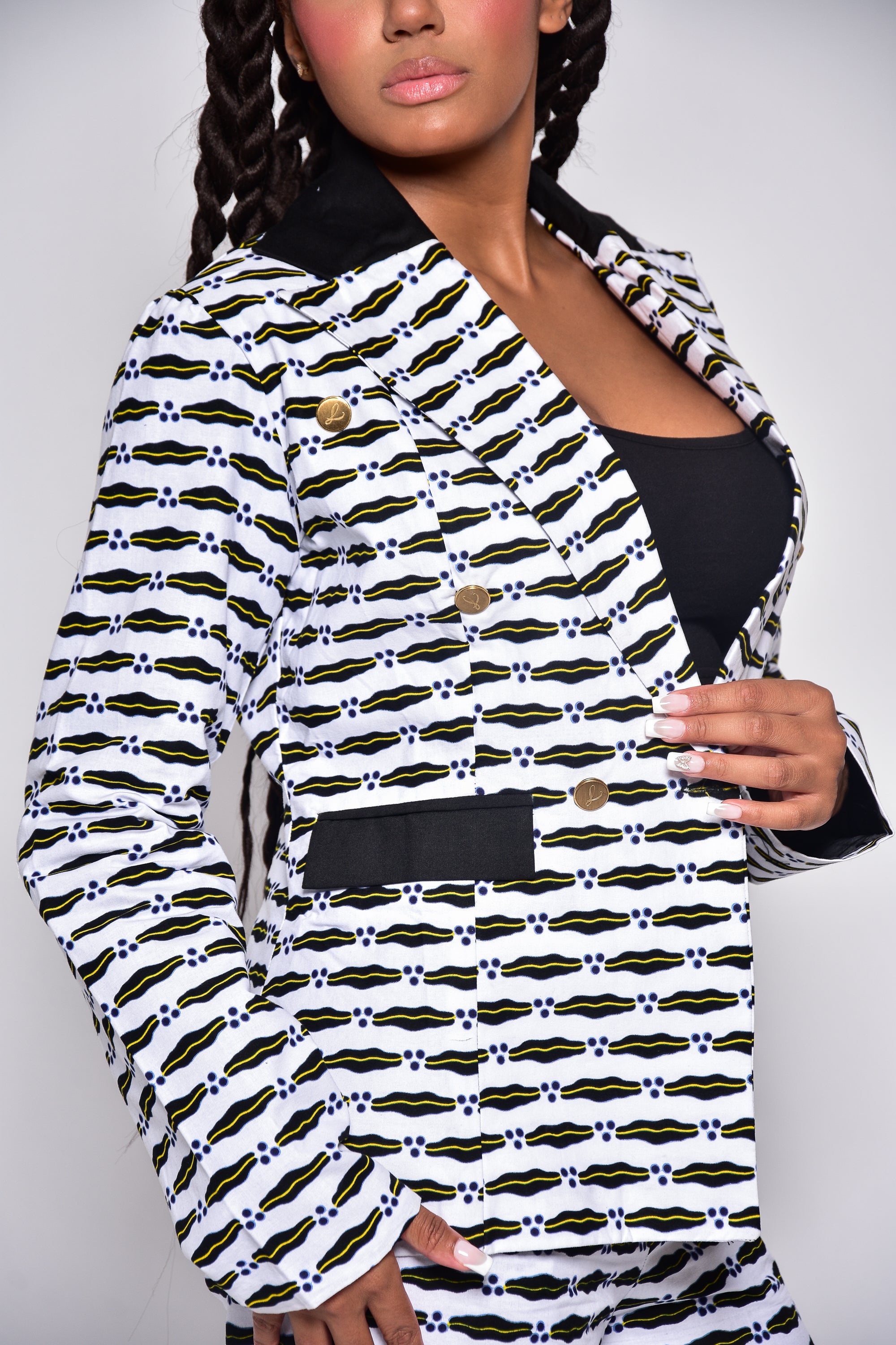 Veste croisée ESTHER en wax à imprimé africain fait main – vue de côté, création Makomie