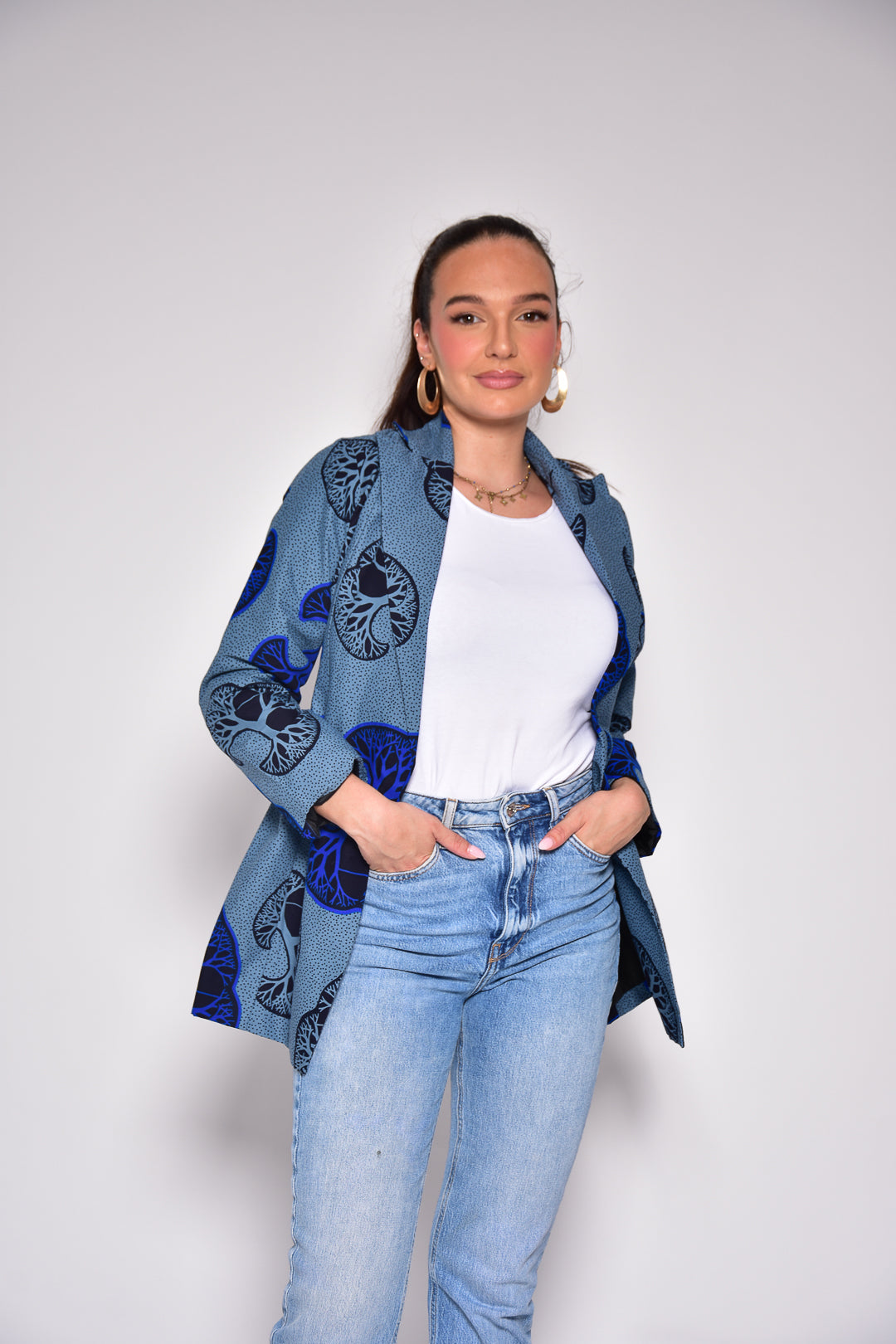 Look complet avec la veste Farah en wax africain fait main – mode chic Makomie