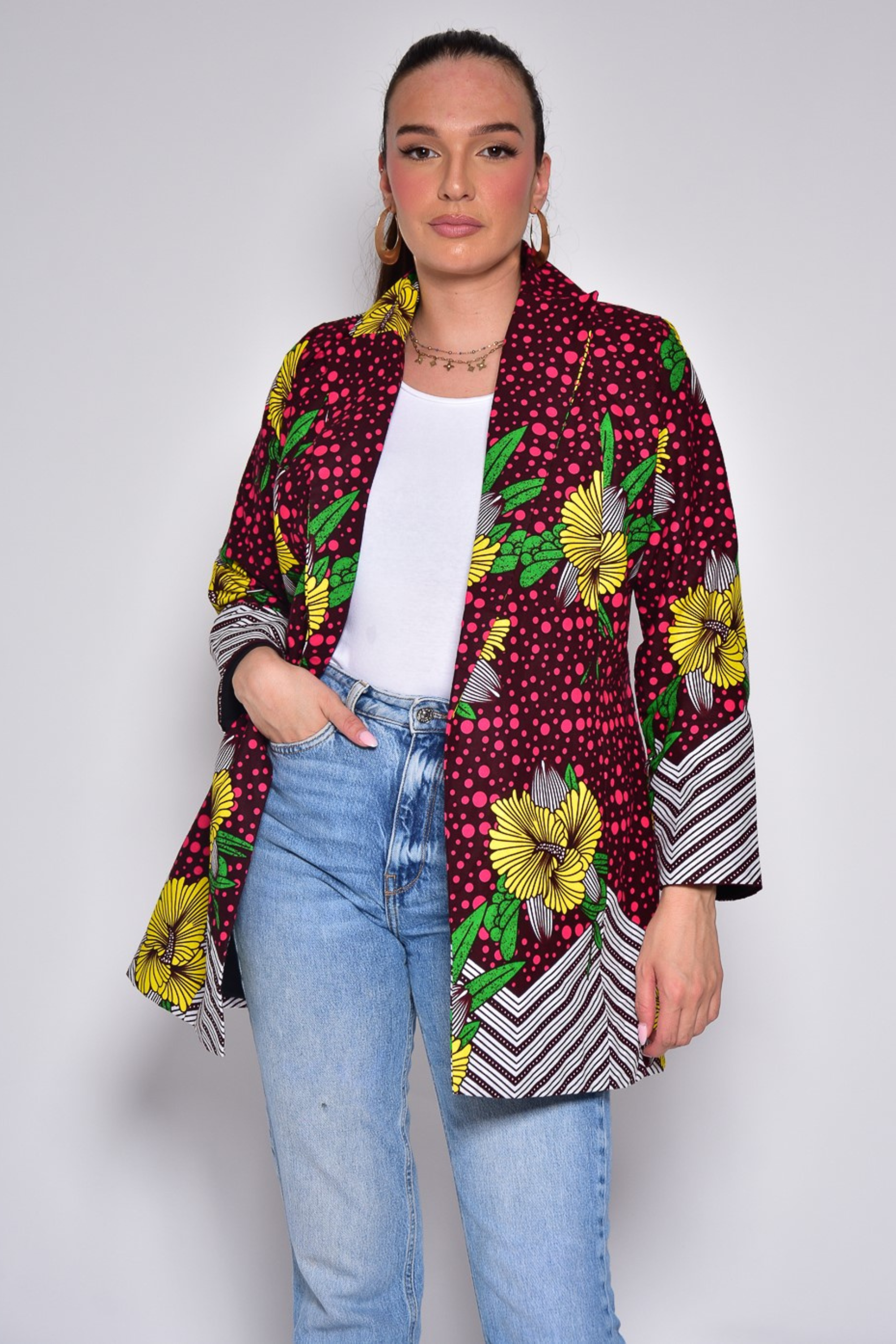 Veste KETIA en wax fleuri doublée fait main – vue de face, blazer femme Makomie