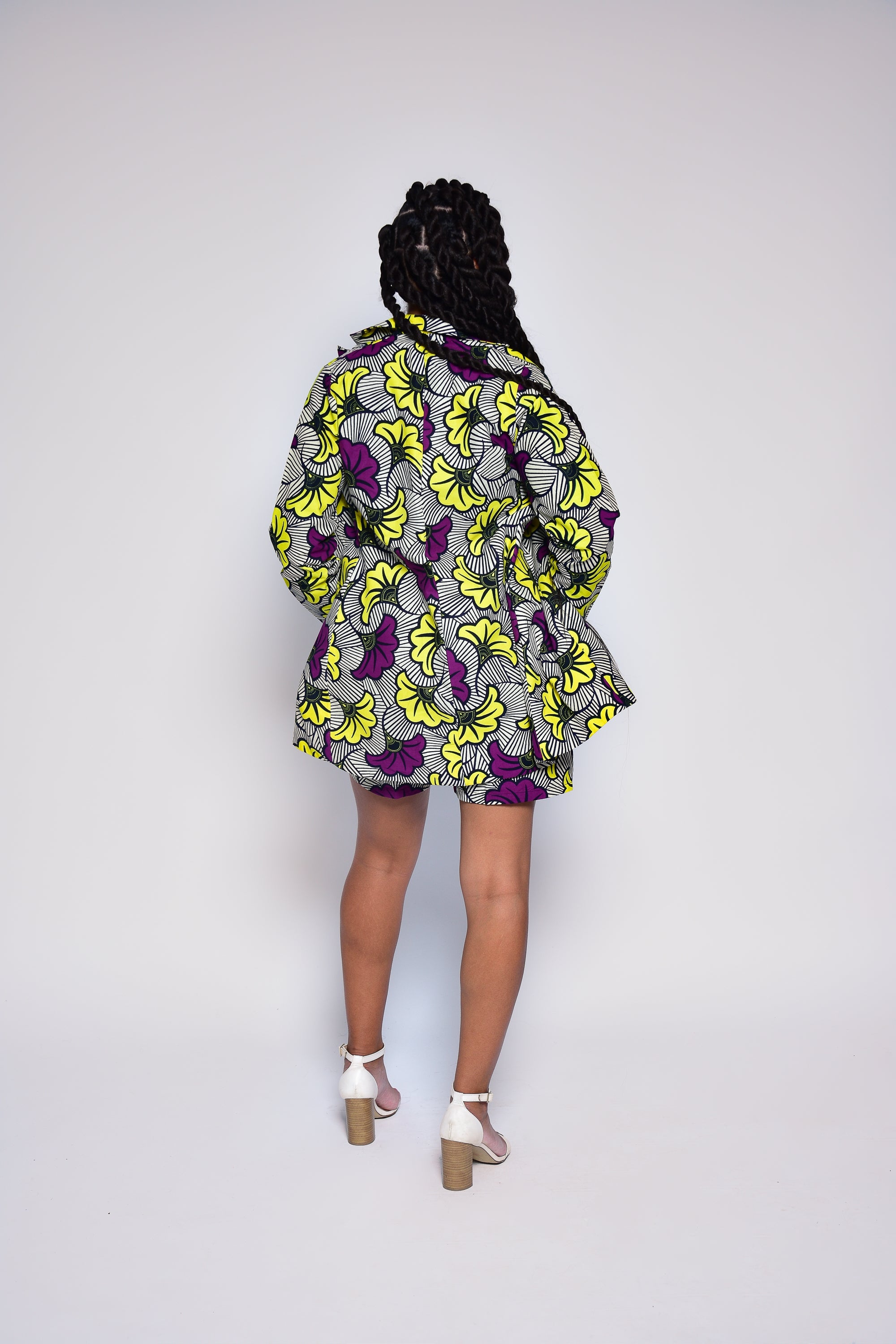 Veste en tissu wax jaune motif fleurs – vêtement africain fait main par Makomie